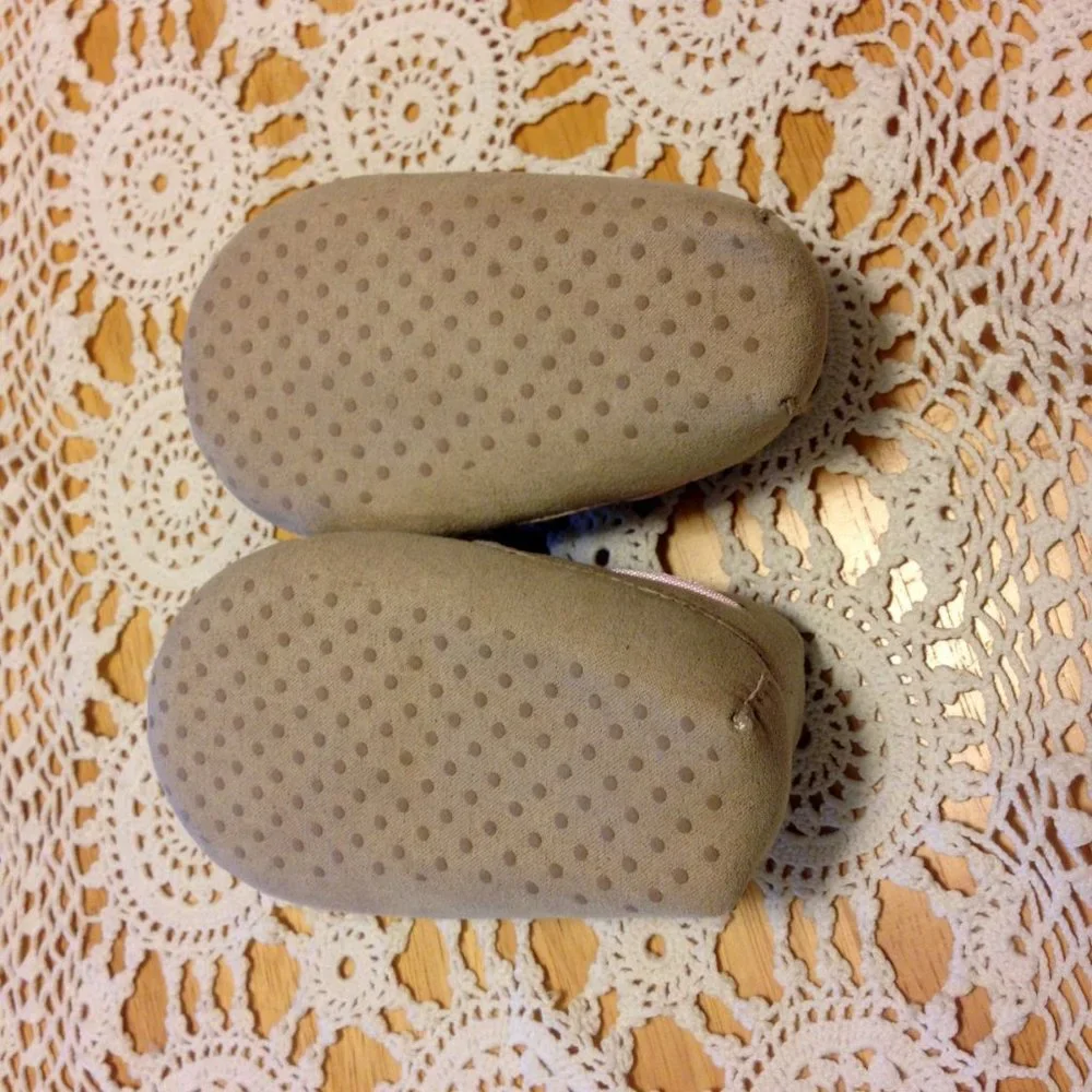 Baby Rising Star Moccasins, pretty pink detail